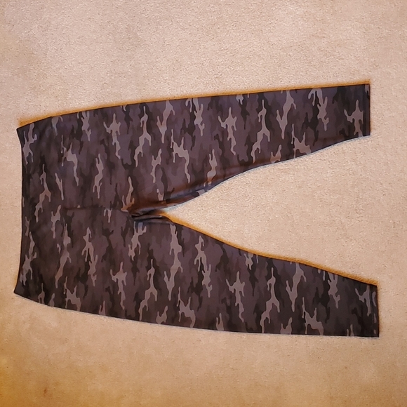 Maurices gray camo leggings size 2X * New without tags - Picture 1 of 6